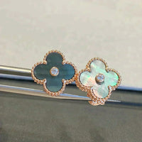 [Aethel]CLOVER MEDIUM 1 MOTIFS GRAY MOP  DIAMOND EARRINGS