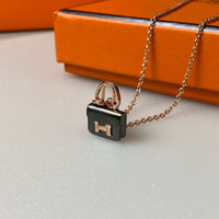 [Aethel]CONSTANCE BLACK PEDANT PINK GOLD NECKLACE