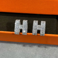 [Aethel]H STUD EARRINGS WITH SILVER DIAMONDS